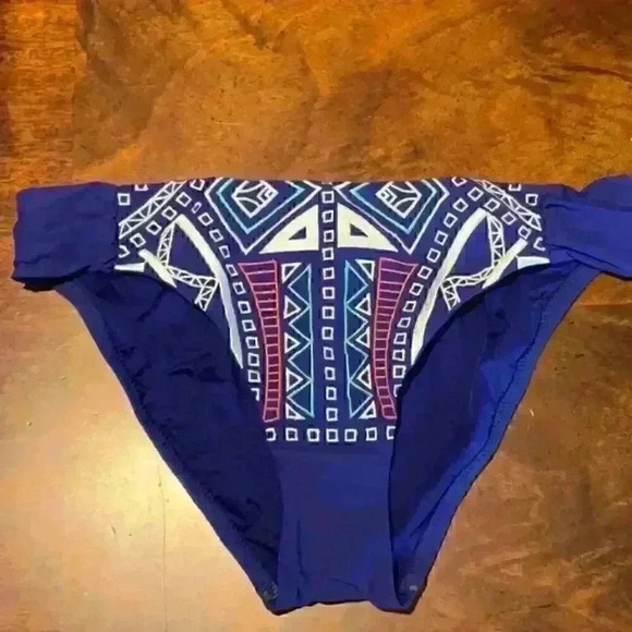 Trina Turk JAKARTA EMBROIDERED top Sz 8 and BOTTOM Sz 10 - Picture 5 of 11